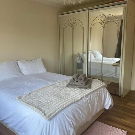 Single And Doubles Rooms Close To Central London Eksteriør bilde