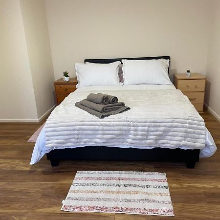 Single And Doubles Rooms Close To Central London Eksteriør bilde
