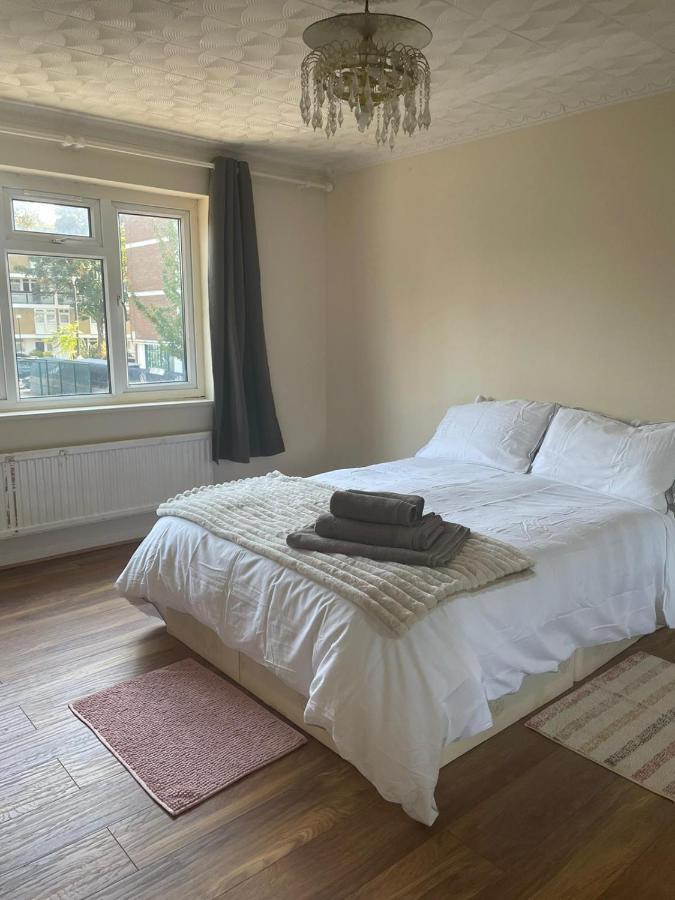 Single And Doubles Rooms Close To Central London Eksteriør bilde