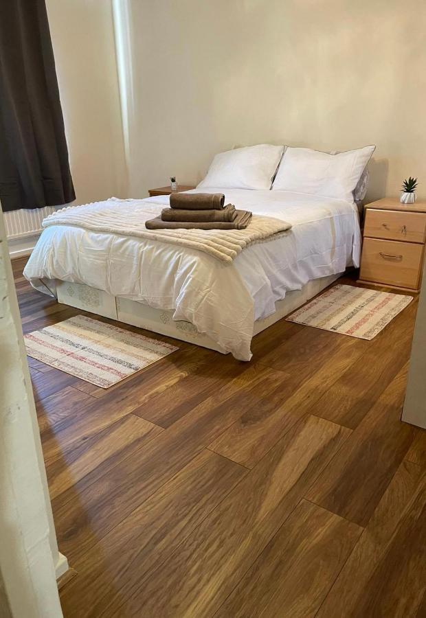 Single And Doubles Rooms Close To Central London Eksteriør bilde