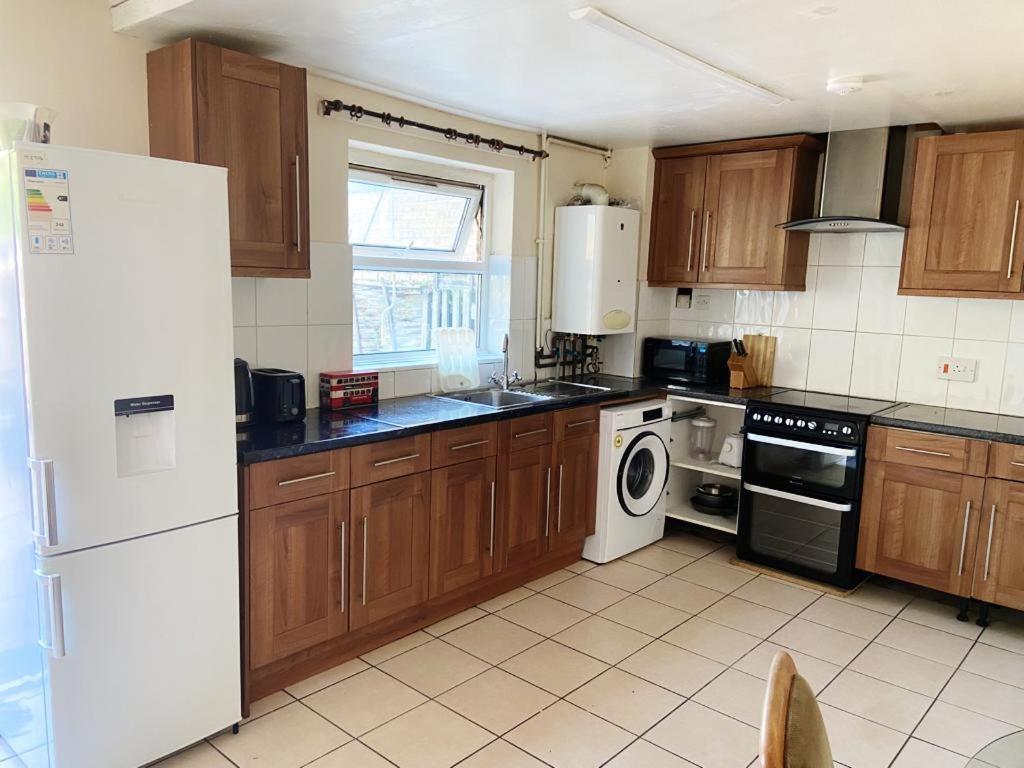 Single And Doubles Rooms Close To Central London Eksteriør bilde
