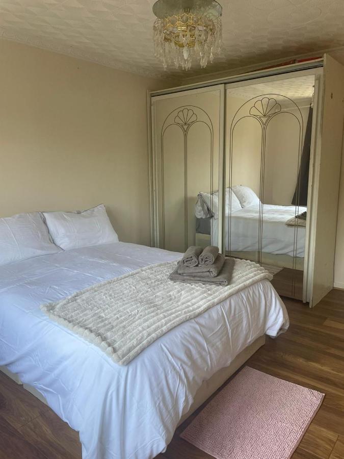 Single And Doubles Rooms Close To Central London Eksteriør bilde