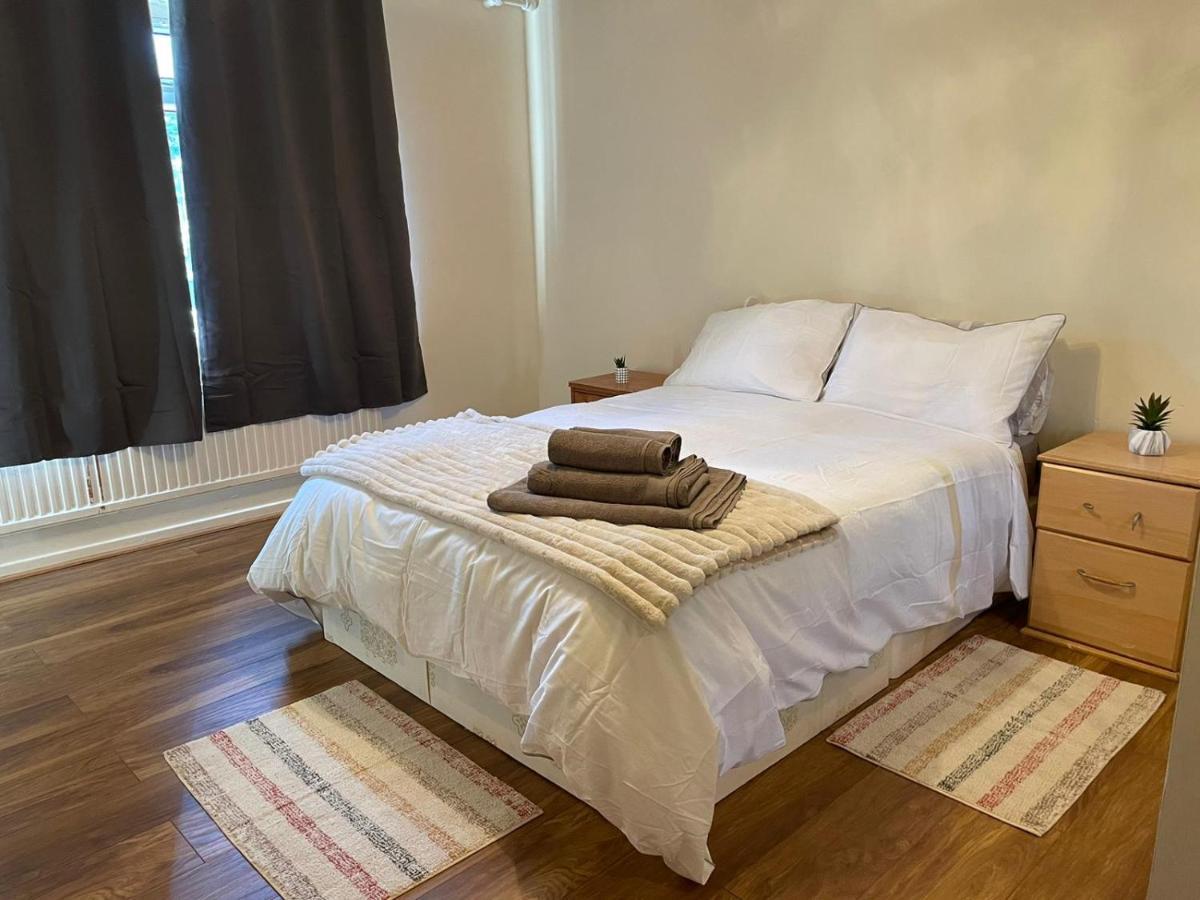 Single And Doubles Rooms Close To Central London Eksteriør bilde