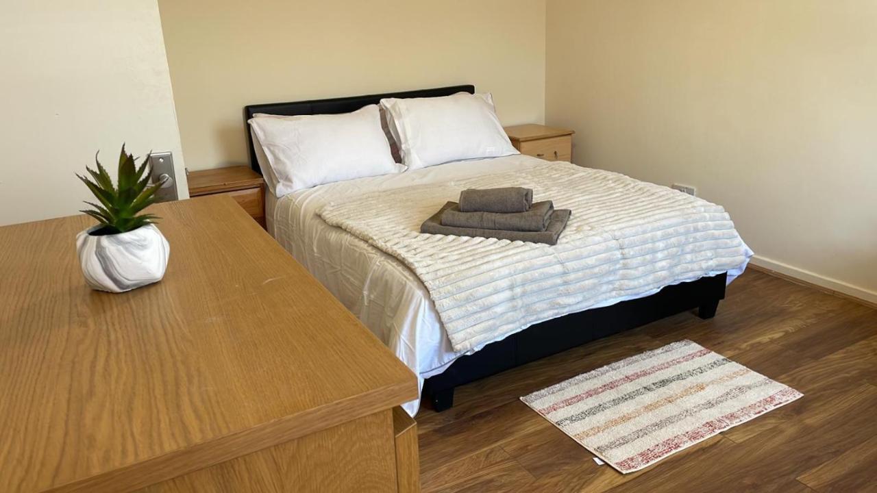 Single And Doubles Rooms Close To Central London Eksteriør bilde