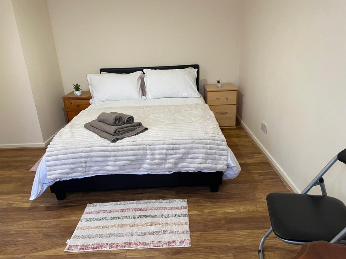 Single And Doubles Rooms Close To Central London Eksteriør bilde