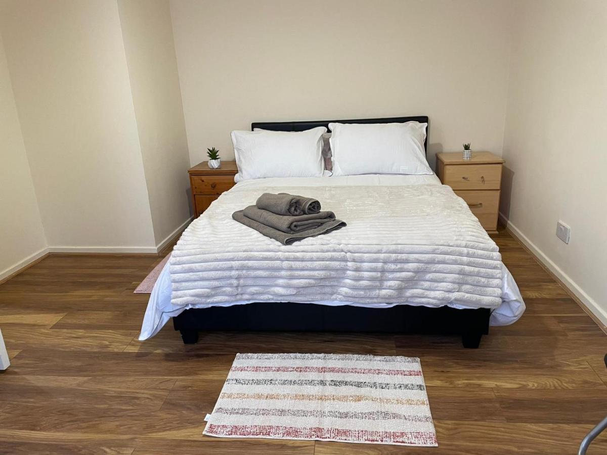 Single And Doubles Rooms Close To Central London Eksteriør bilde