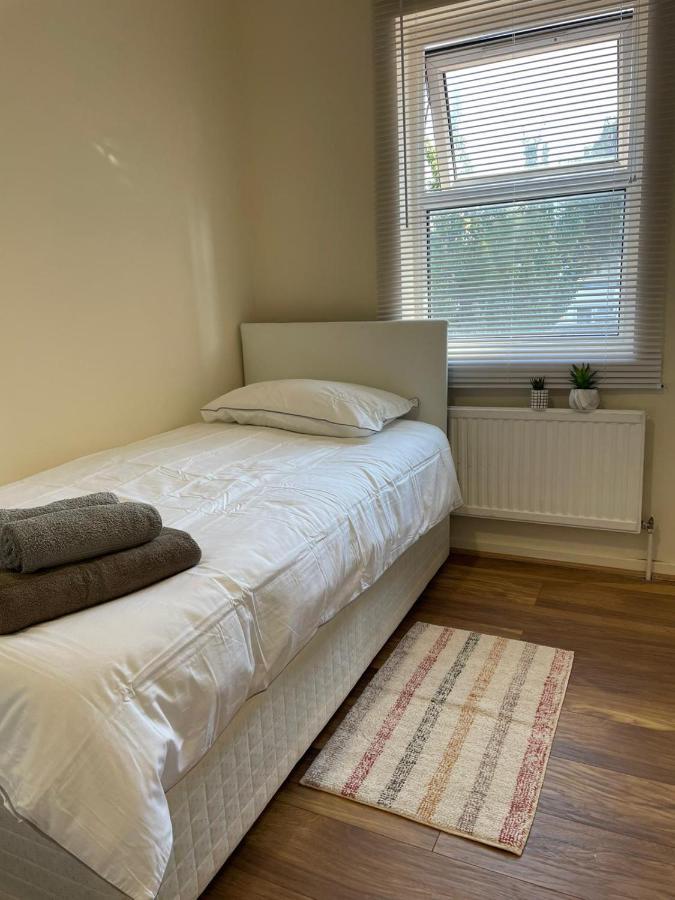 Single And Doubles Rooms Close To Central London Eksteriør bilde
