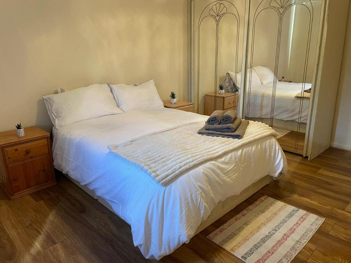 Single And Doubles Rooms Close To Central London Eksteriør bilde