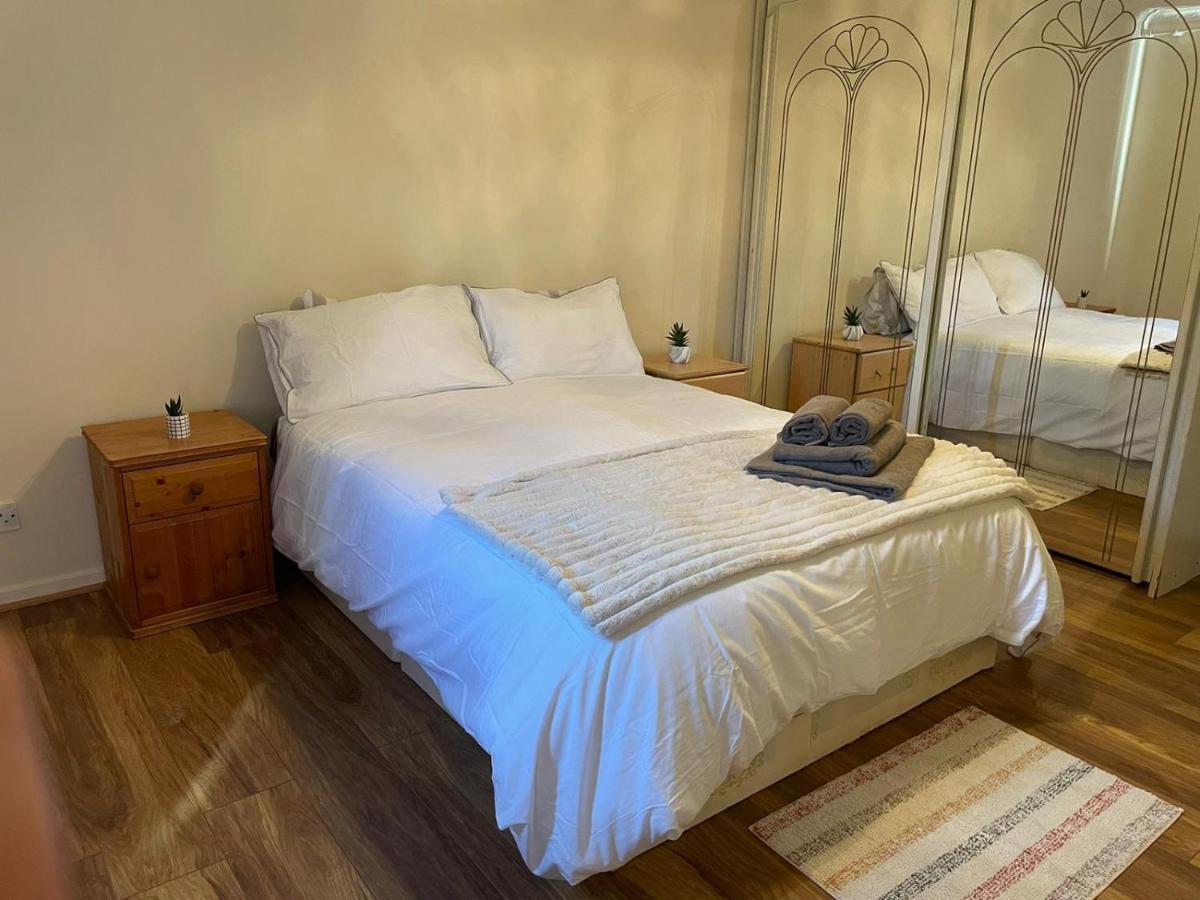 Single And Doubles Rooms Close To Central London Eksteriør bilde